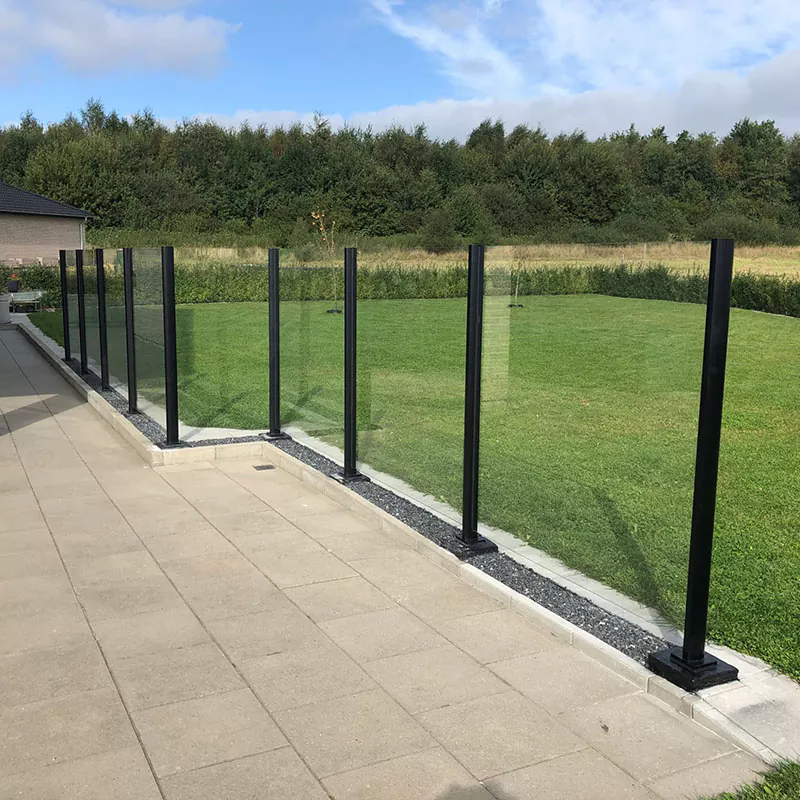 Jak szklane balustrady zmieniają nowoczesną architekturę?