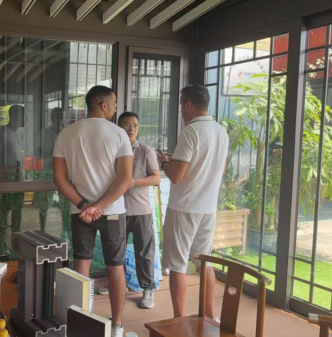 Wizyta w fabryce metalowej pergoli Vionta i aktualizacja wysyłki balustrad ze stali nierdzewnej