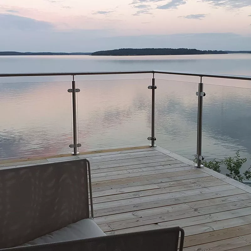 Szklana balustrada balkonowa