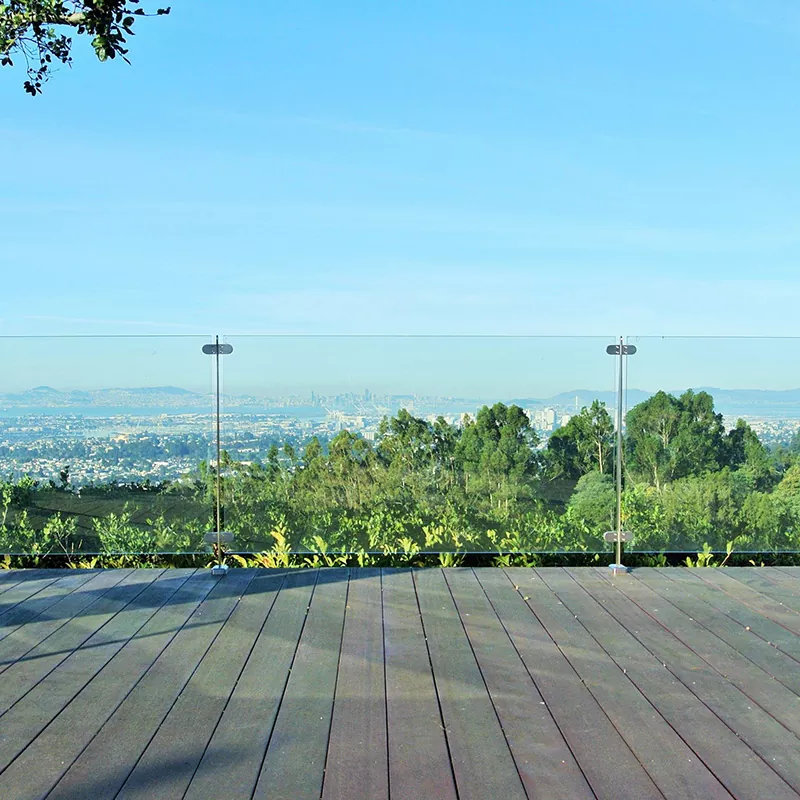 Szklana balustrada tarasu