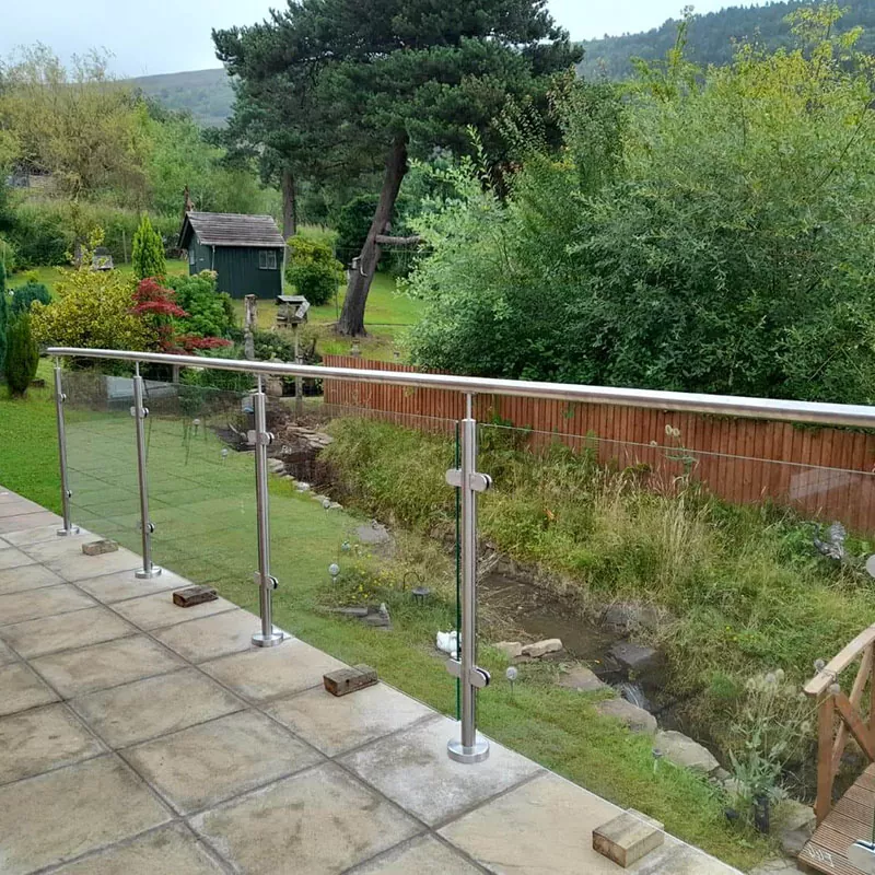 Poręcz szklana ze stali nierdzewnej